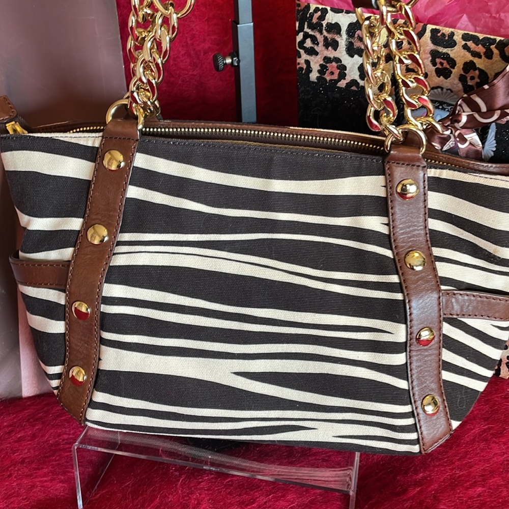 MICHAEL KORS GIRAFFE PRINT HANDBAG TOTE BLACK WHITE BROWN W/ GOLD CHAIN STRAPS - Picture 14 of 16